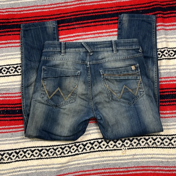 Wrangler Vegas Distressed Denim | Size 34 - Picture 6 of 8